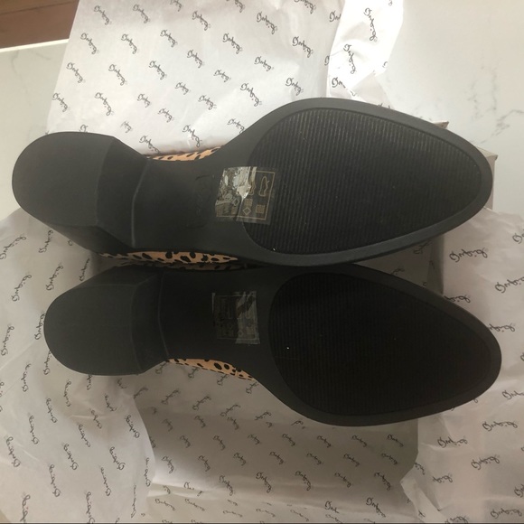 Qupid Topanga Chelsea Booties - SZ 8 - Leopard - Picture 8 of 11